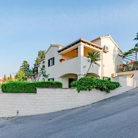 Deni With Heating Apartamento Supetar