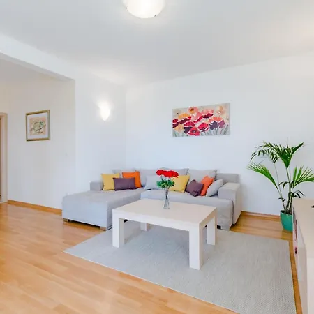 Apartment Deni Supetar