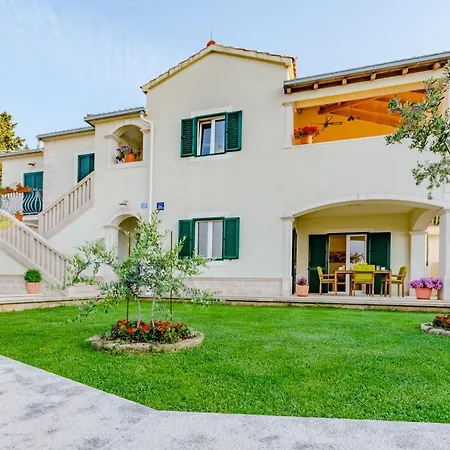 Apartment Deni Supetar