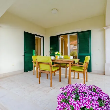 Deni With Heating Apartamento