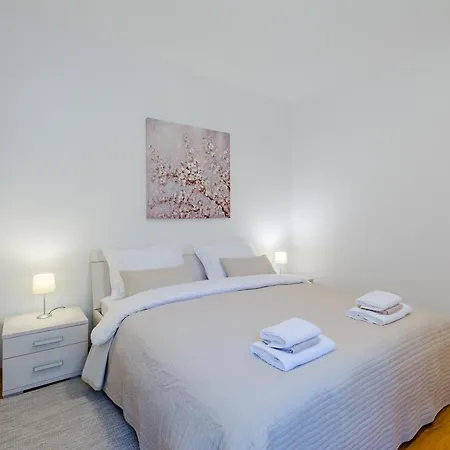 Deni Apartment *